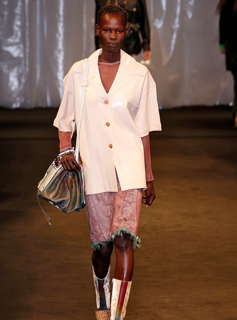 Acne Studios : Runway - Paris Fashion Week Womenswear Spring/Summer 2018