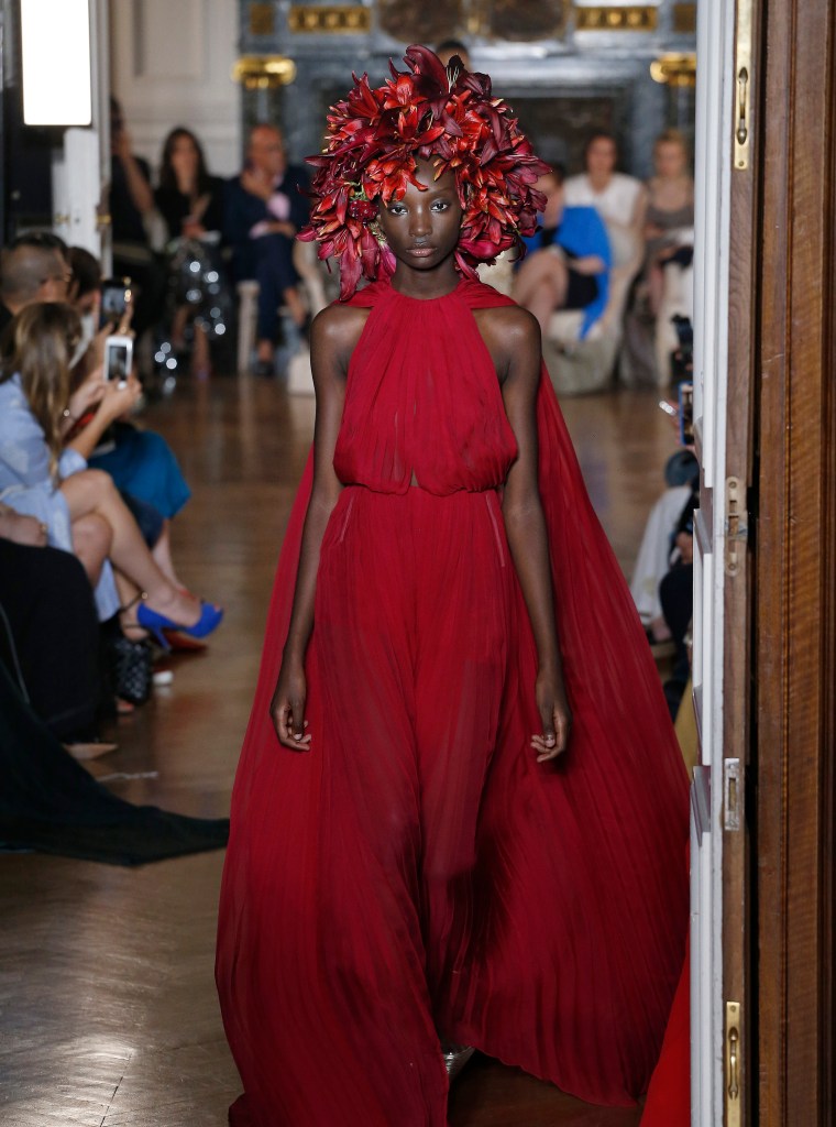 Valentino : Runway - Paris Fashion Week - Haute Couture Fall Winter 2018/2019