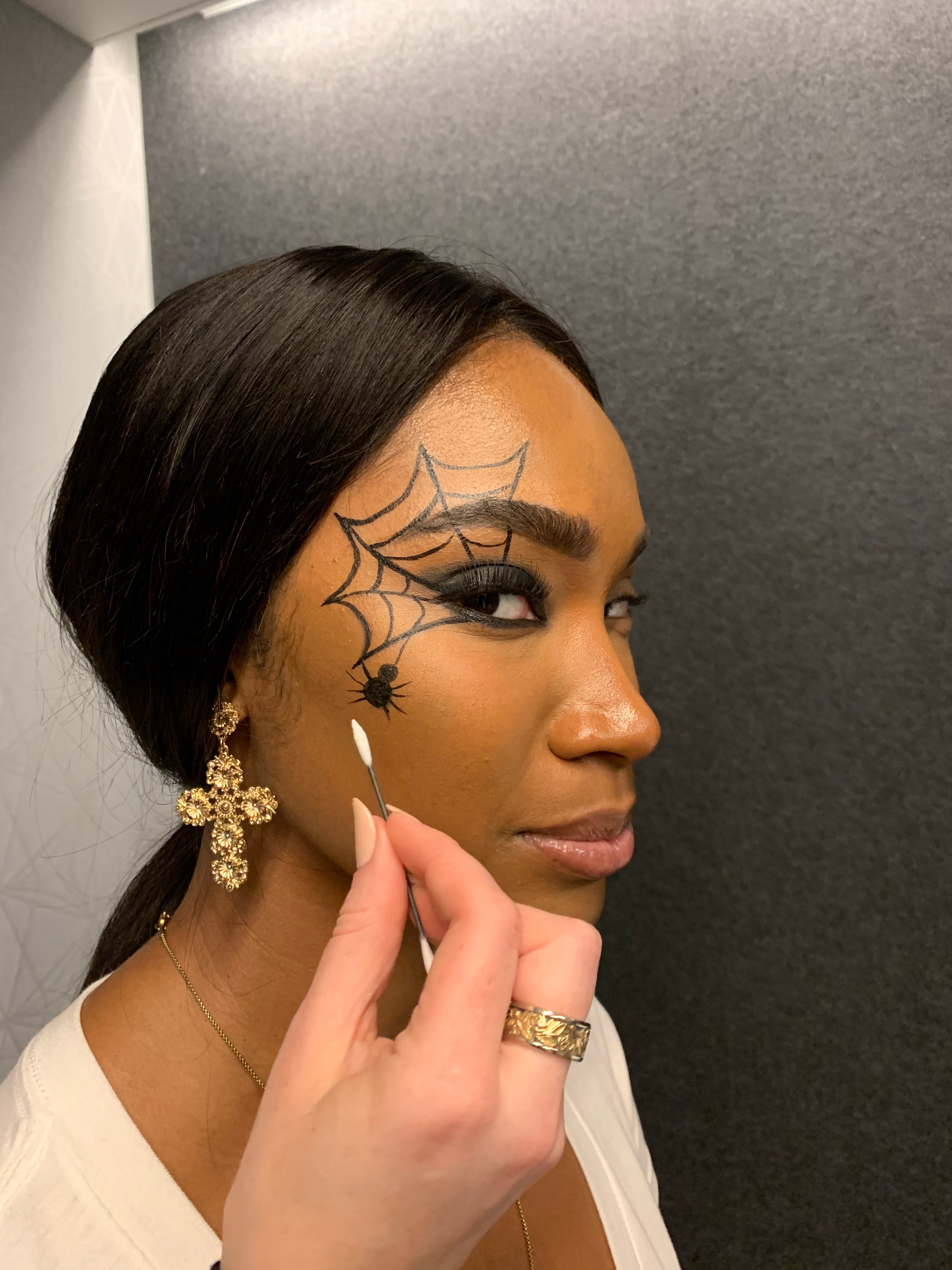 Pond's Halloween Makeup with Glamsquad