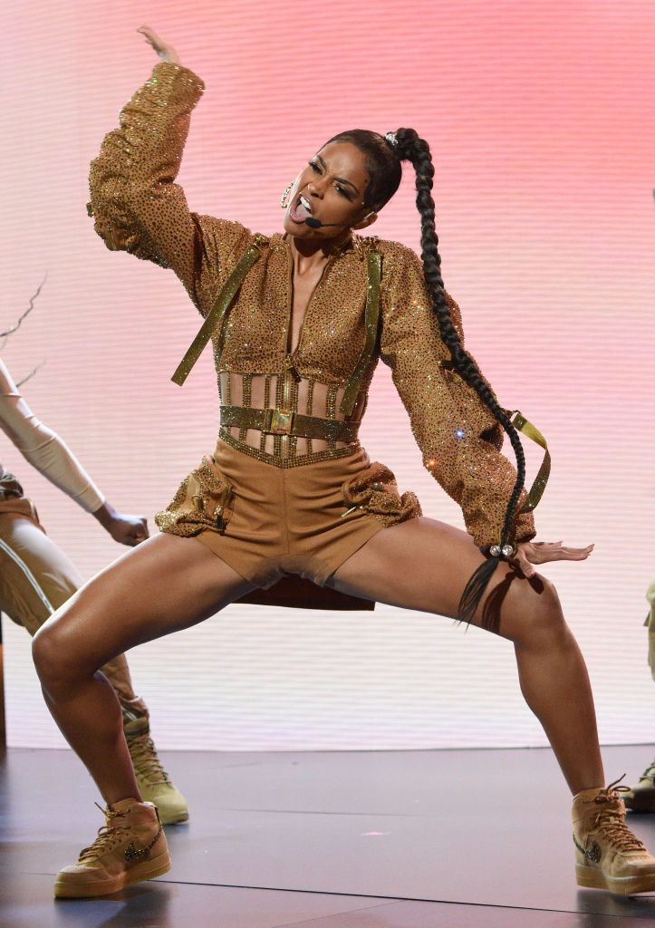 2019 American Music Awards - Roaming Show And Backstage