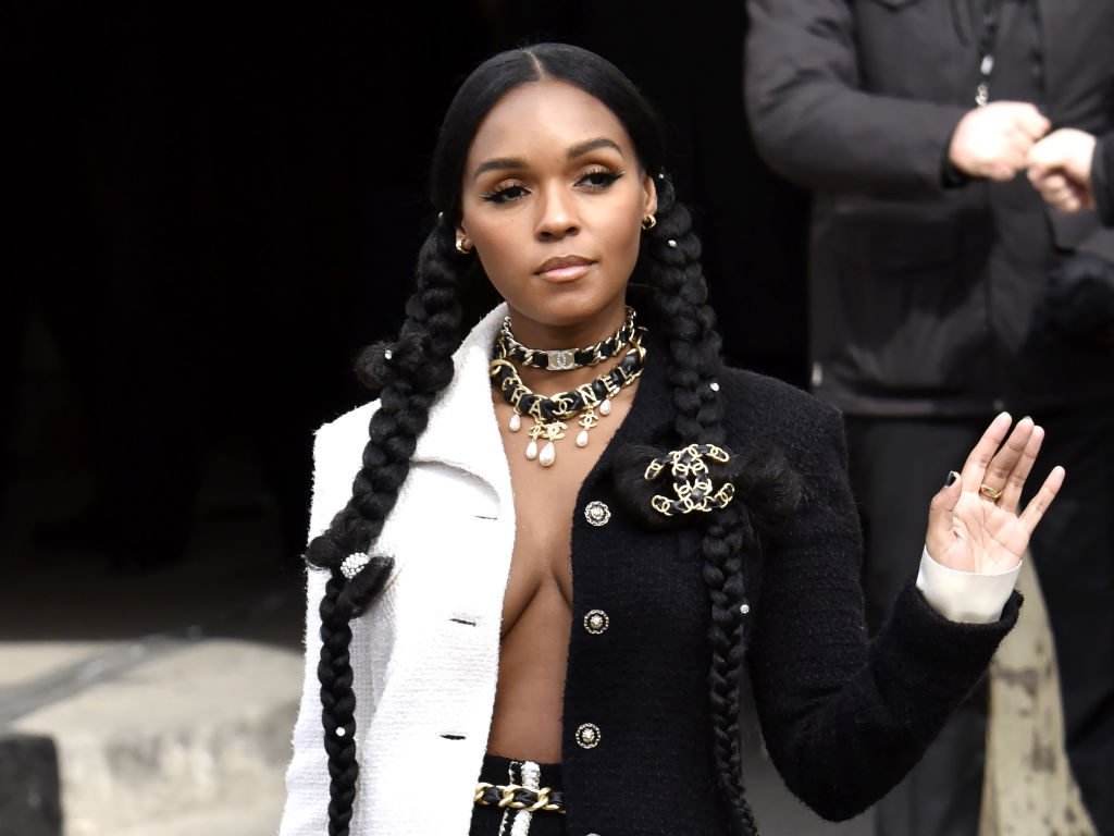 Chanel : Outside Arrivals - Paris Fashion Week Womenswear Fall/Winter 2020/2021