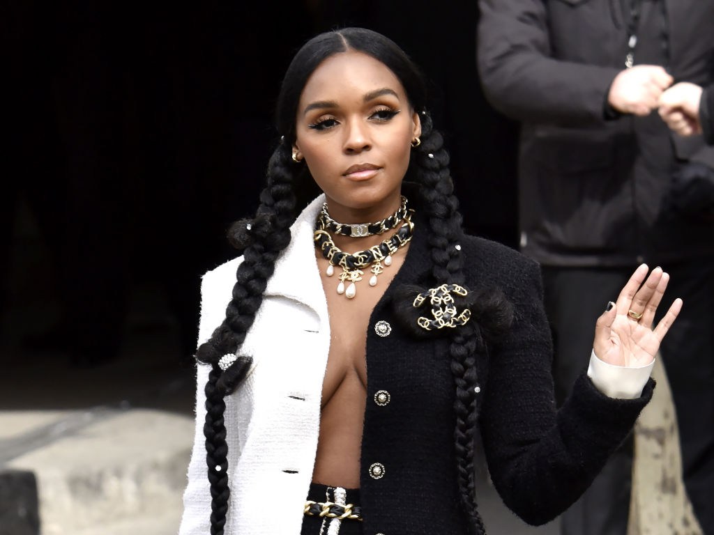 Chanel : Outside Arrivals - Paris Fashion Week Womenswear Fall/Winter 2020/2021