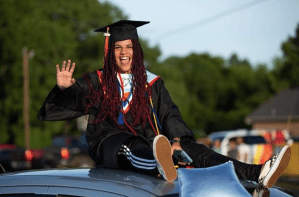 Texas High School Student Can't Graduate If She Keeps In Her Braids