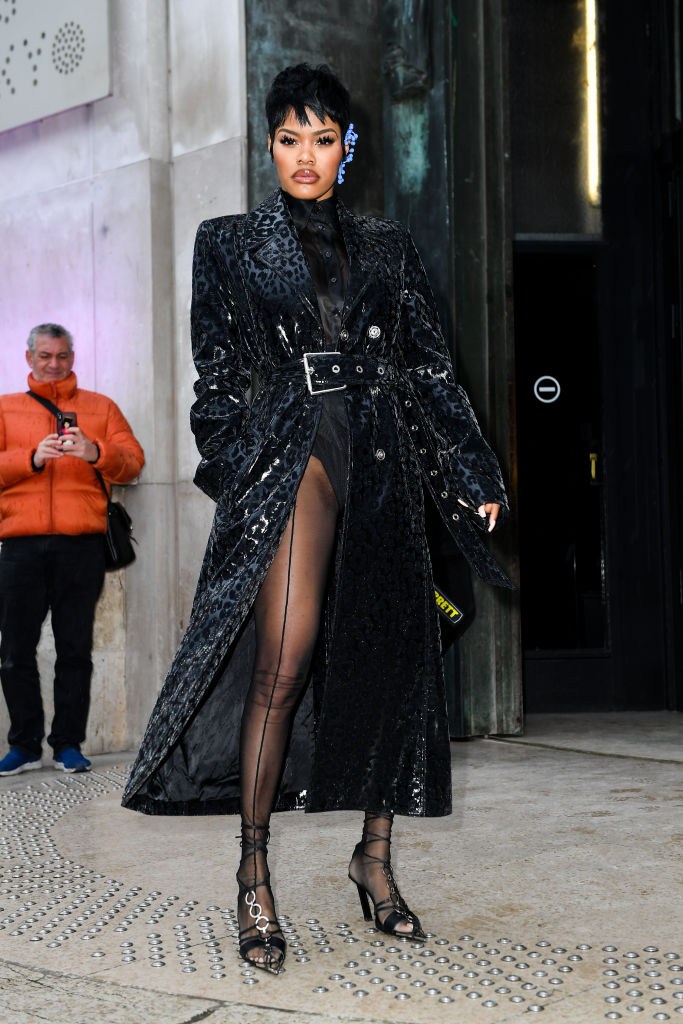 Mugler : Outside Arrivals - Paris Fashion Week Womenswear Fall/Winter 2020/2021