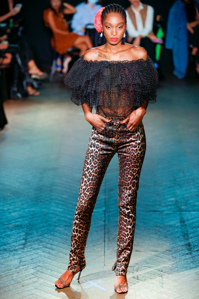 Naeem Khan - Runway - Spring/Summer 2022 New York Fashion Week