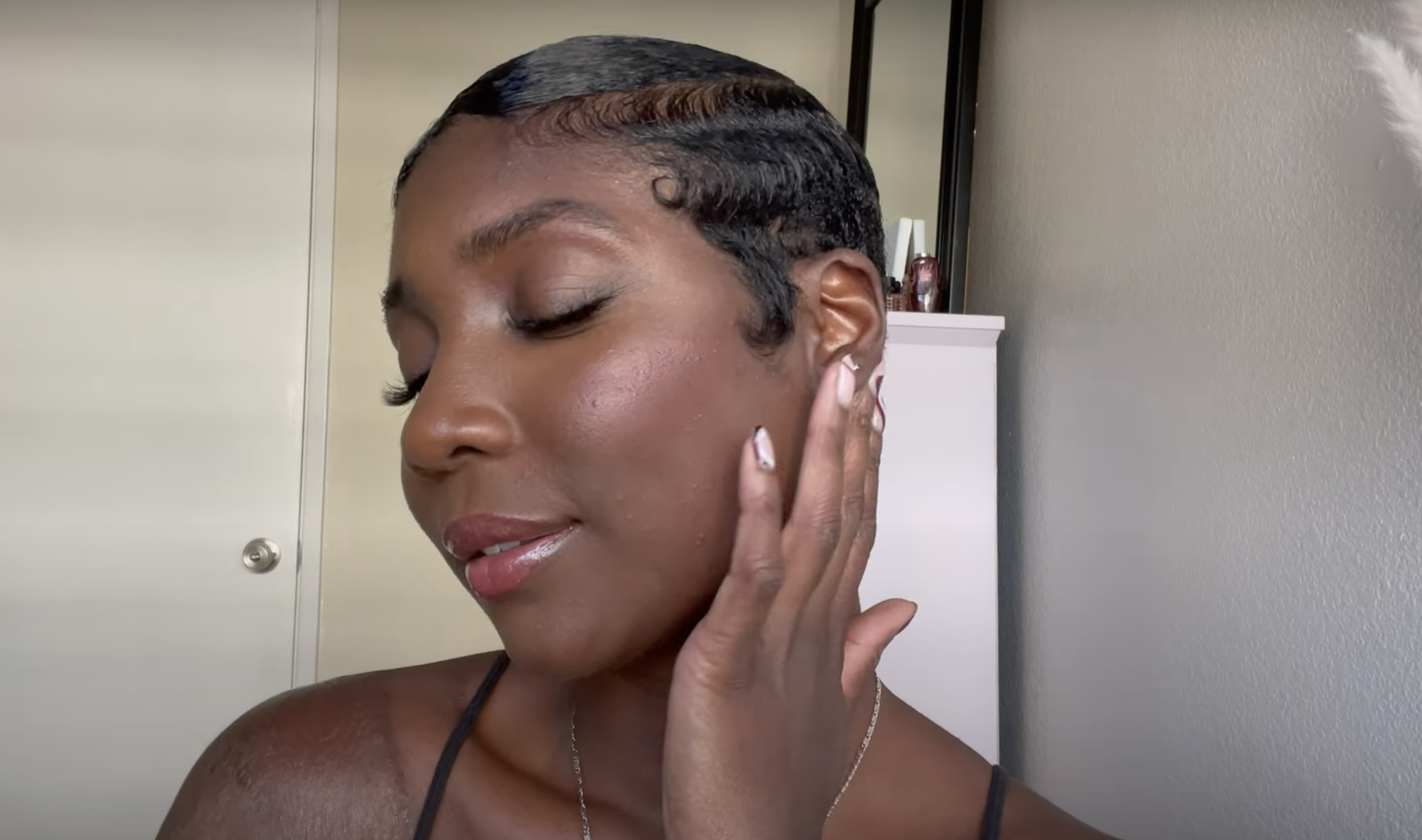 Anika Kai Minimal Makeup Tutorial
