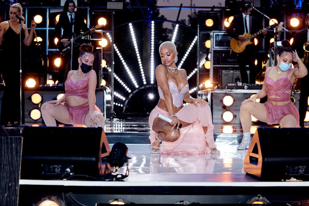 Mileys New Years Eve Party Hosted by Miley Cyrus and Pete Davidson - Season 1