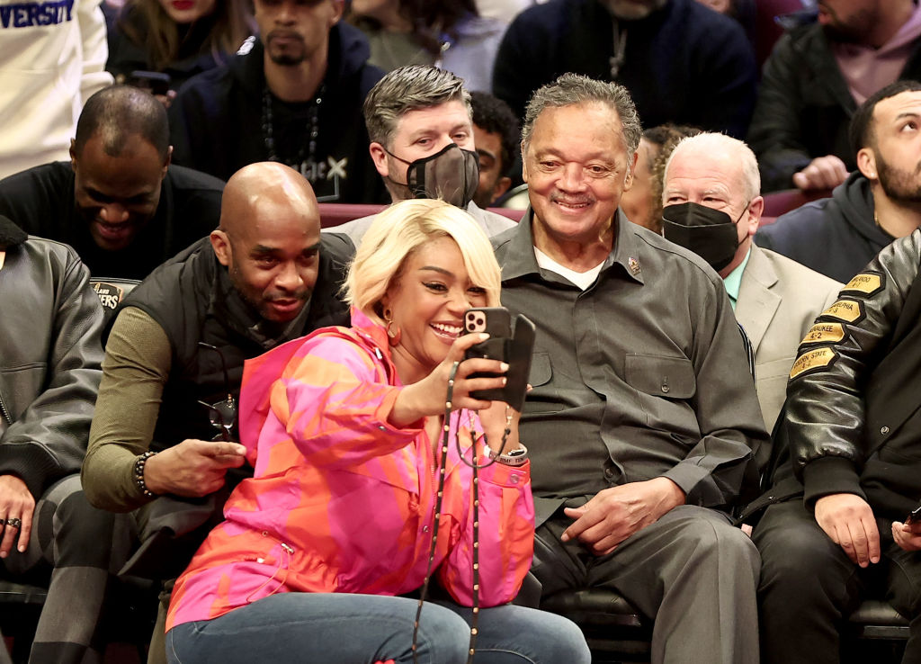 Tiffany Haddish takes selfie with Rev Jesse Jackson at the 2022 NBA All-Star - Taco Bell Skills Challenge