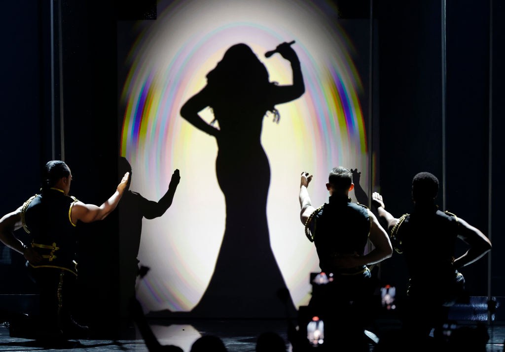 mariah carey 2022 bet awards performance