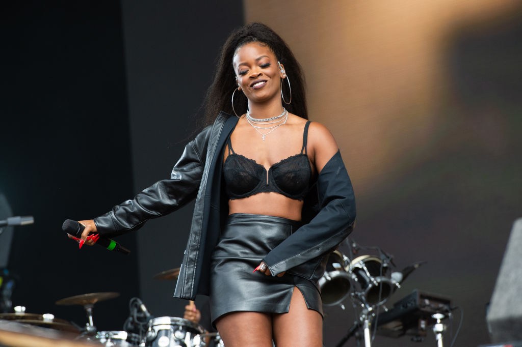 Ari Lennox green dress