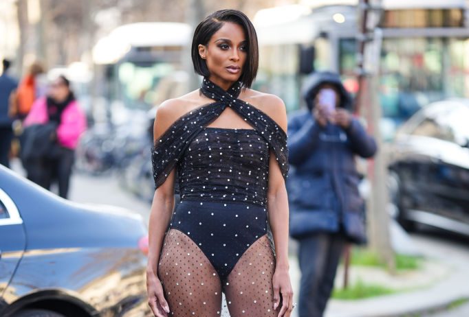 Street Style - Paris Fashion Week - Womenswear Fall Winter 2023 2024 : Day Five
