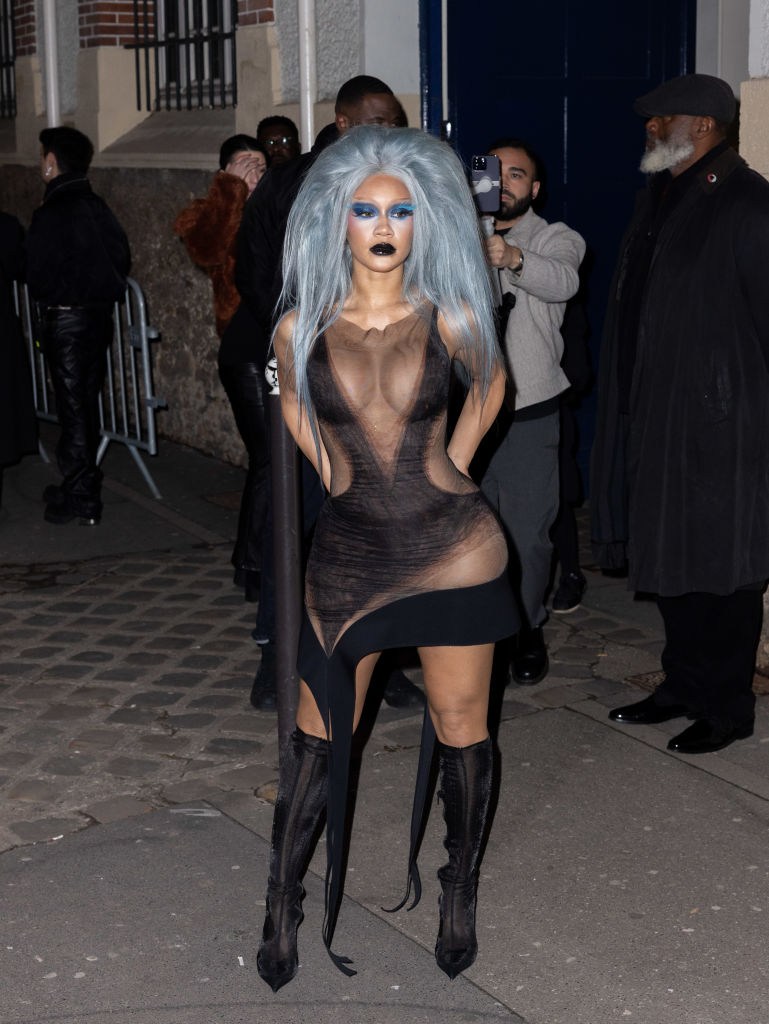 Mugler : Outside - Paris Fashion Week - Womenswear Fall/Winter 2024-2025
