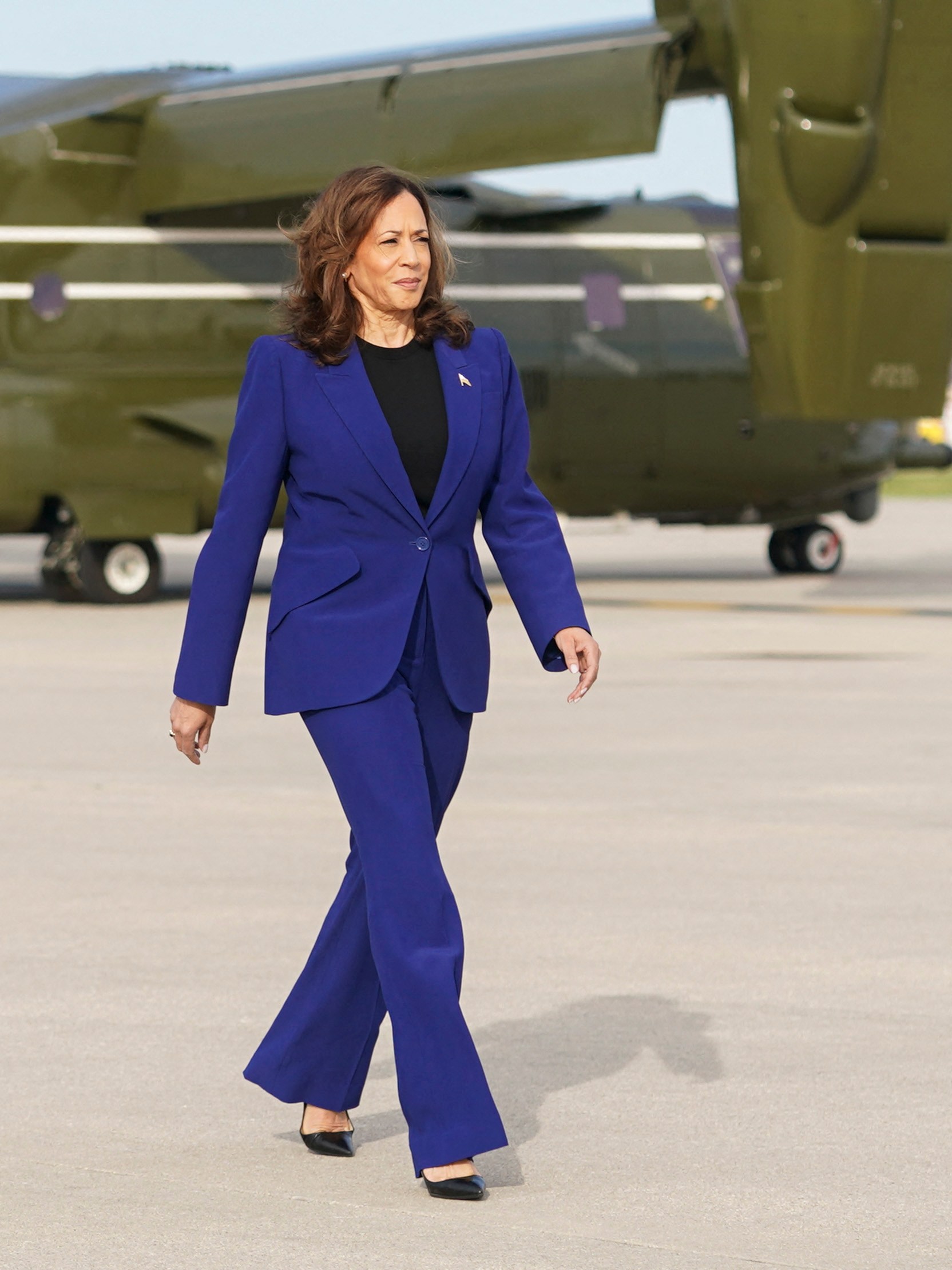 Kamala Harris suit