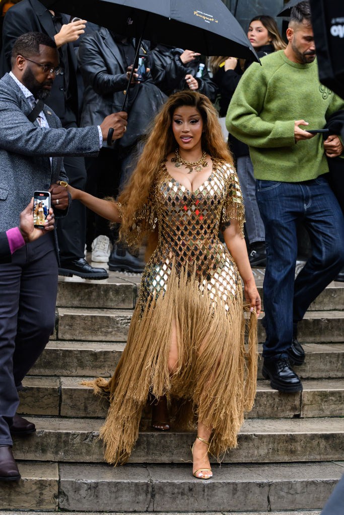 Street Style - Paris Fashion Week - Womenswear Spring/Summer 2025 - Day Three