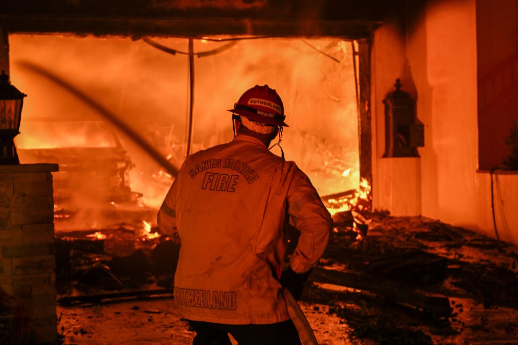 Wildfires tear through Los Angeles