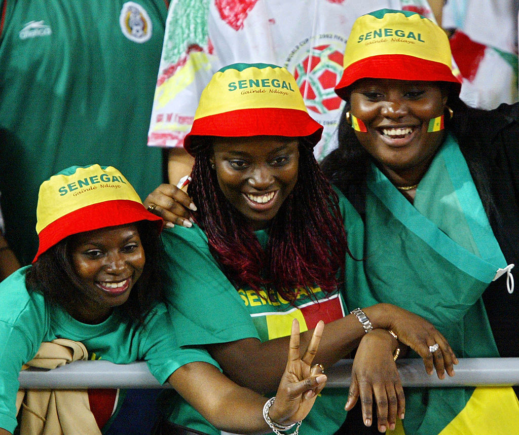 WC2002-SEN-TUR-FANS-LADY FANS